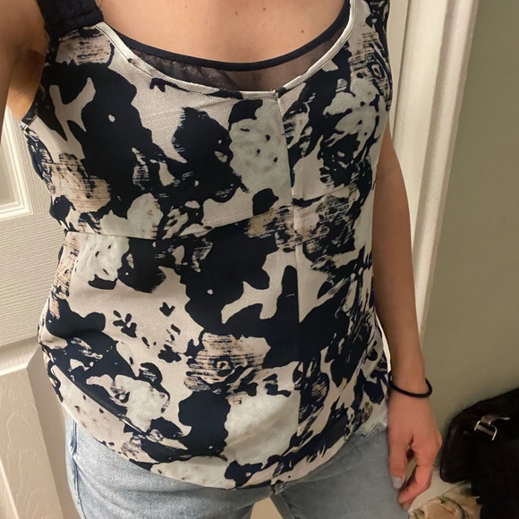 Gap tank top- pretty pattern! Size XS - Picture 5 of 6